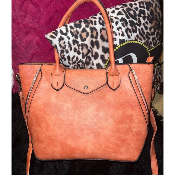 SOLD❤️Faux Leather Hand bag - Picture 3 of 7